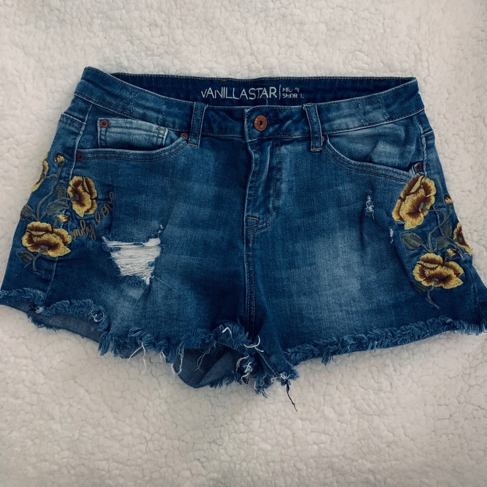 🌻✨ yellow flower embroidered jean shorts